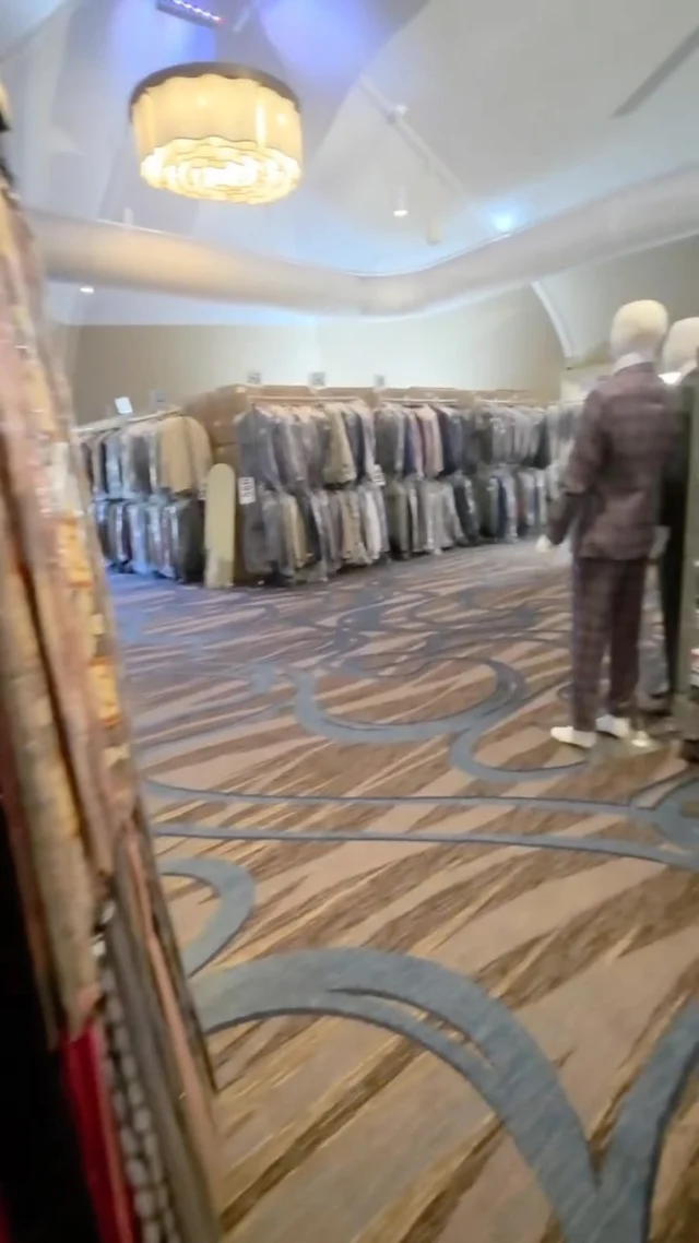 🌴 SAN DIEGO, WE’RE HERE! 🌴Suit shopping just got a whole lot easier. 😎We’re bringing the Suit Bros Traveling Suit Sale to San Diego THIS WEEKEND — October 16–18!📍 DoubleTree by Hilton — The Gallery
7450 Hazard Center Dr., San Diego, CA 92108Come find your next suit, dress shirt, and accessories — all in person and at prices you’ll love. 🙌👔 Whether you’re getting ready for a wedding, work, a special event, or just want to look sharp… we’ve got you covered.👉 Tell us you’re coming! RSVP now and help us prepare for you!See you in San Diego! 🌴👊#SuitBros #SanDiego #SanDiegoEvents #SuitShopping #Menswear SuitSale TravelingSuitSale SanDiegoWeekend