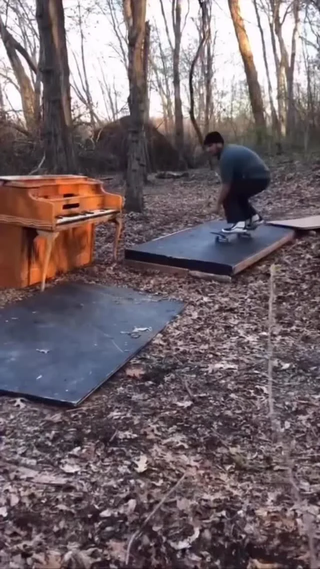 We don’t just roll through cities… we roll out style.
From the first stop to the final fitting, we’re bringing the kind of presence that turns sidewalks into runways 😉