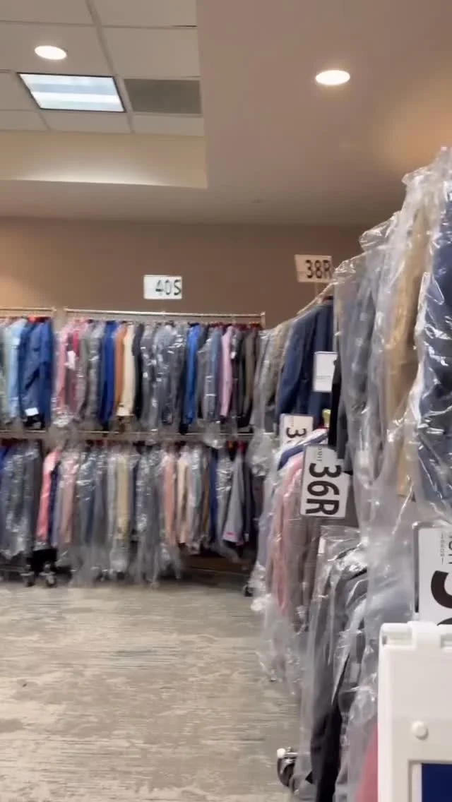 The Suit Bros Suit Sale is rolling into Chicago with racks full of fresh styles, sharp fits, and unbeatable deals. Whether you need a suit for work, weddings, or just want to upgrade your style — this is the weekend to do it.We’re bringing hundreds of suits, our new 4-way stretch shirts in fresh colors, and all the accessories to complete the look.Stop by, say hello, and see why so many of our Chicago clients make this event a must visit every time we’re in town.Come early for the best selection , we can’t wait to see you! 🔥