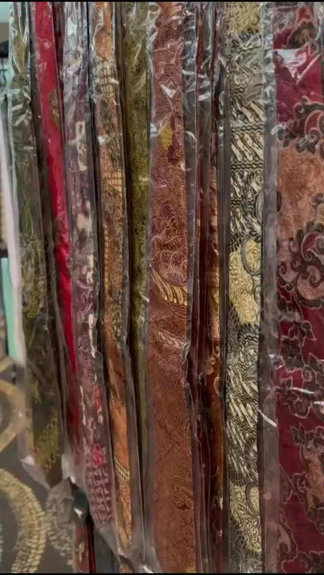 Vegas style meets serious savings! 🎉 Our first sale of the season is officially on.Come check out our incredible selection of 100% wool suits at unbeatable prices—perfect for any occasion. We’ve got it all: ties, dress shirts, and even stylish suits for the kiddos.The racks are full and the deals are real—you’ve got to see it to believe it.
Don’t miss outDoors open at 9AM. We have plenty of suits and ties.Hours of operation:Friday 9:00 AM to 6:00 PM
Saturday 9:00 AM to 6:00 PM
Sunday 9:00 AM to 12:00 PM“Get Suited with Brotherly Love”Follow us on IG to get updates on all our upcoming shows.#suitbrosco
#menssuits #menswear#suitbroscountdown #suitandtie suitstyle
mensfashion