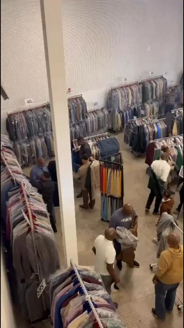 Today is the final day of our Brooklyn suit sale. We’re bringing out fresh new inventory along with all the good vibes just for you.If you’d like to join us on our last day & have already RSVP’d for a previous day, you don’t have to do it again. Doors close at 12! You won’t want to miss this! 😎“Get Suited with Brotherly Love”Follow us on IG to get updates on all our upcoming shows.#suitbrosco
#menssuits #menswear#suitbroscountdown #suitandtie suitstyle
mensfashion